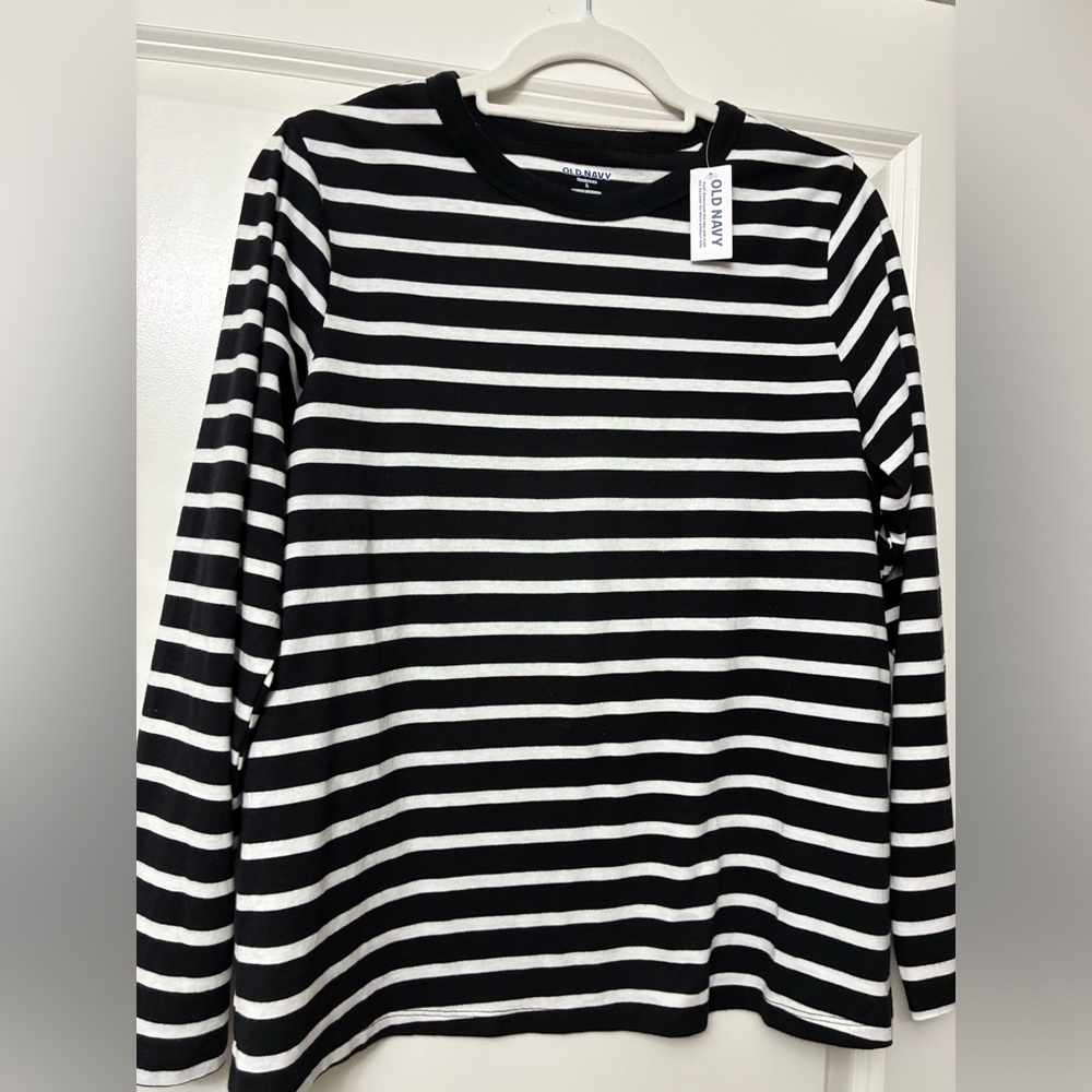 NWT Old Navy Classic Black and White Striped Tee